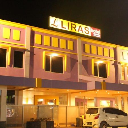 Liras Hotel Syariah Pulupanda Buitenkant foto